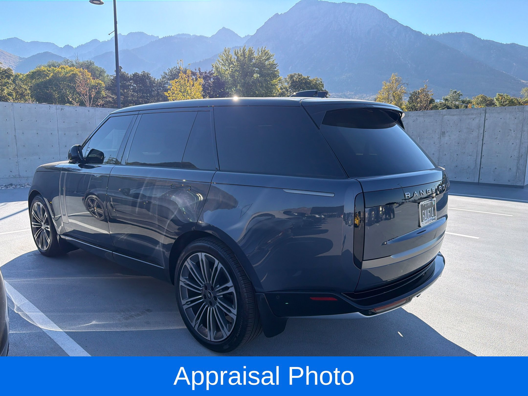 Used 2025 Land Rover Range Rover Long Wheelbase SE AWD/4WD image 6