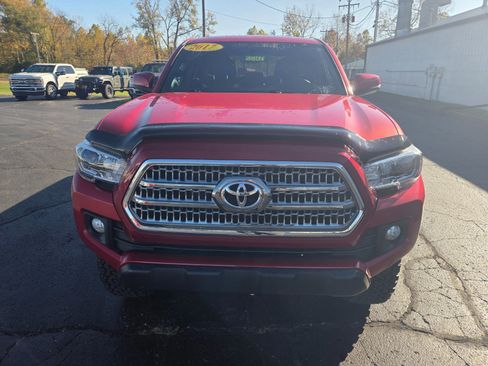 Used 2017 Toyota Tacoma TRD Off-Road w/ Tow Package (A/T) image 8