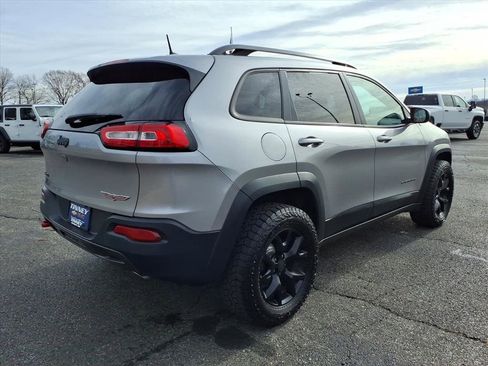 Used 2017 Jeep Cherokee Trailhawk w/ Cold Weather Group image 4