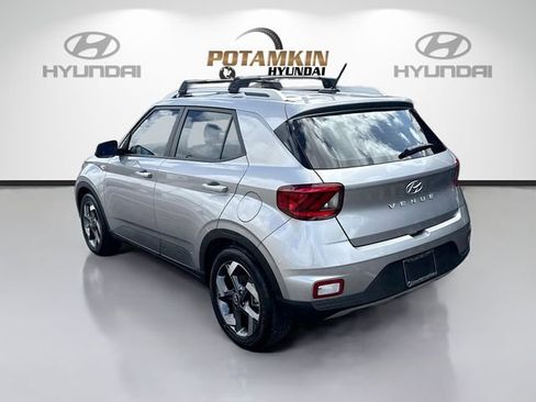 Used 2023 Hyundai Venue SEL image 7