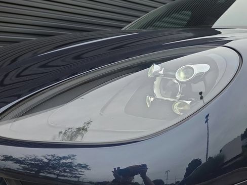 Certified 2021 Porsche Macan AWD/4WD image 24