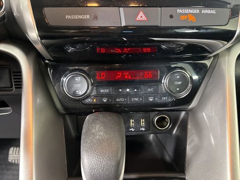 Used 2022 Mitsubishi Eclipse Cross SE image 18