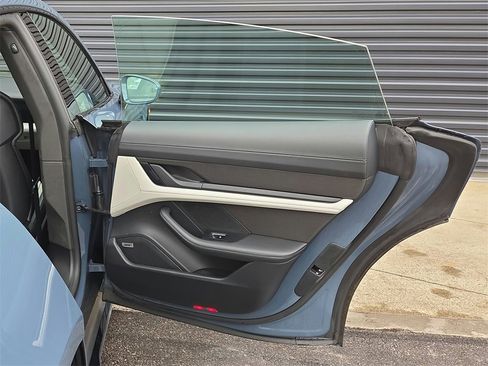 Used 2025 Porsche Taycan GTS image 22