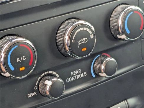 Used 2019 Dodge Grand Caravan SE w/ UConnect Hands-Free Group image 14