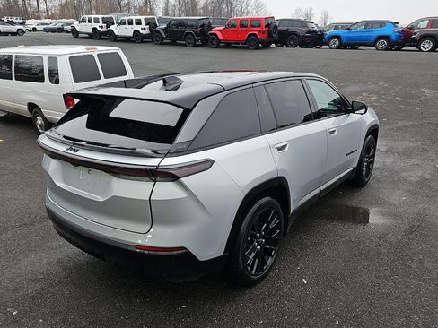 Used 2024 Jeep Wagoneer Launch Edition image 4