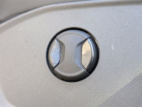 Used 2023 Volkswagen Jetta SE image 25