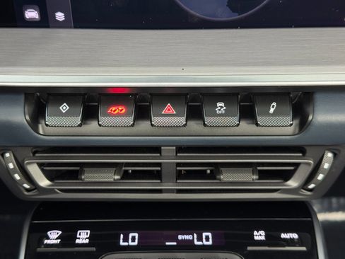 Used 2022 Porsche 911 Carrera image 28