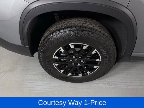 Used 2025 Chevrolet Traverse Z71 w/ Driver Confidence Package AWD/4WD image 13