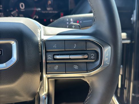 Used 2025 GMC Yukon XL Denali AWD/4WD image 37