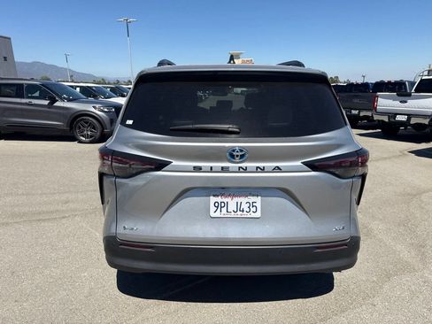 Used 2025 Toyota Sienna XLE FWD image 5