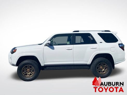 Used 2022 Toyota 4Runner SR5 Premium w/ Moonroof Package AWD/4WD image 4