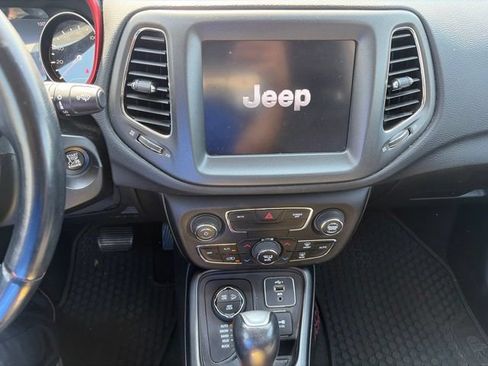 Used 2020 Jeep Compass Trailhawk AWD/4WD image 13