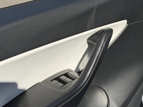 Used 2020 Tesla Model Y Performance image 28