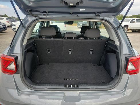 Used 2023 Hyundai Venue SEL image 11