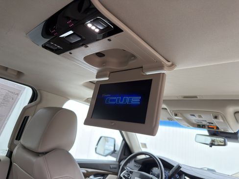 Used 2018 Cadillac Escalade ESV Premium Luxury image 26