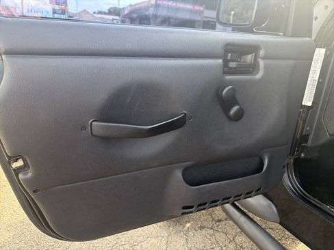 Used 2005 Jeep Wrangler X AWD/4WD image 21