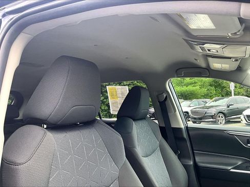 Used 2025 Toyota RAV4 XLE AWD/4WD image 22