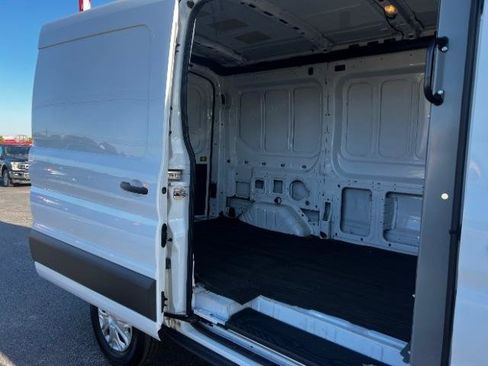 Used 2016 Ford Transit 250 130 Medium Roof RWD image 22