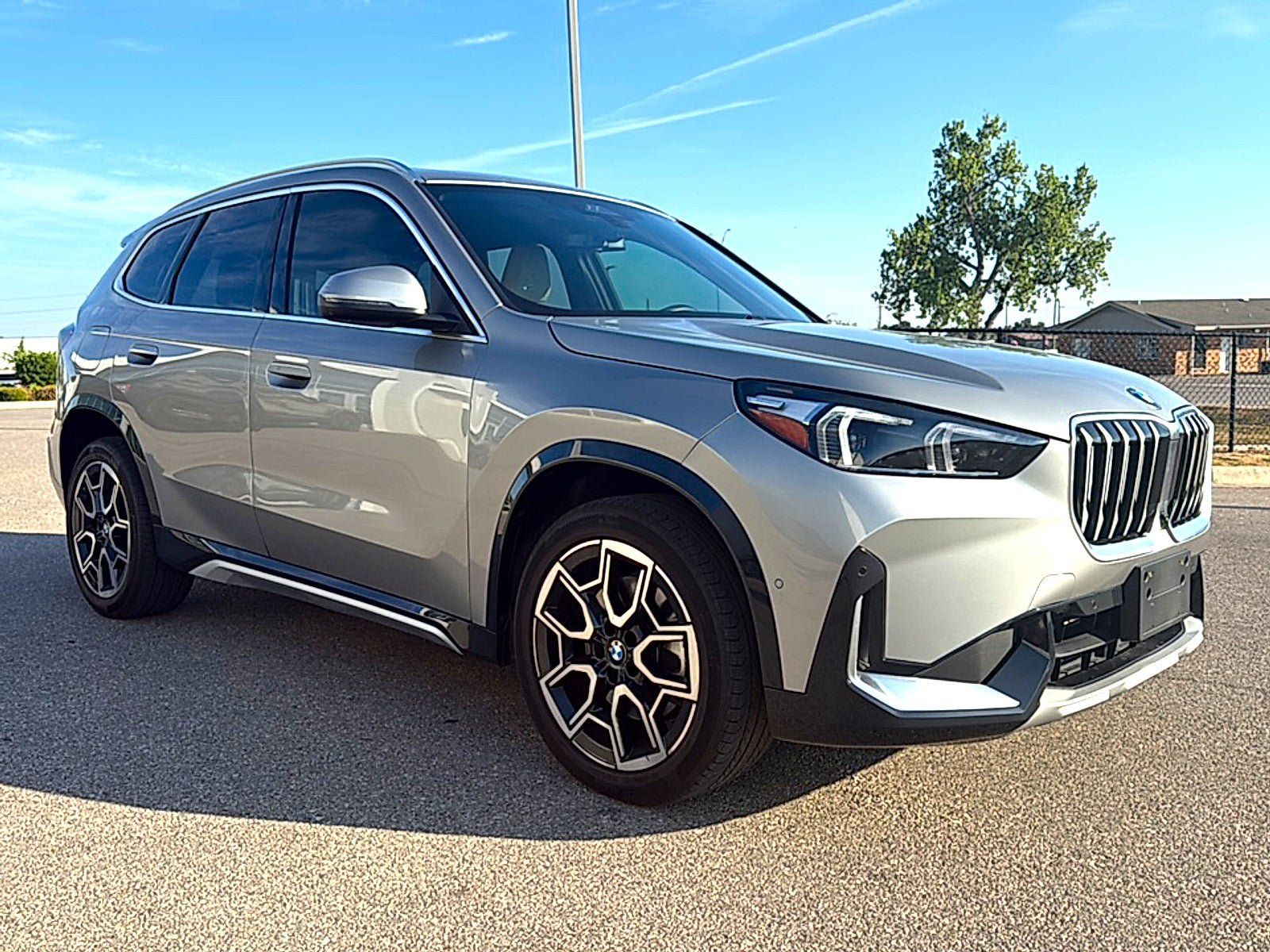 Used 2025 BMW X1 xDrive28i w/ Technology Package AWD/4WD image 3