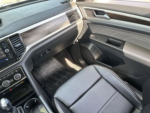 Certified 2022 Volkswagen Atlas SE w/ Panoramic Sunroof Package image 14