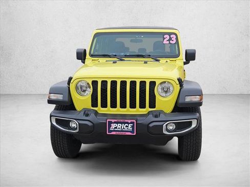 Used 2023 Jeep Gladiator Sport AWD/4WD image 2
