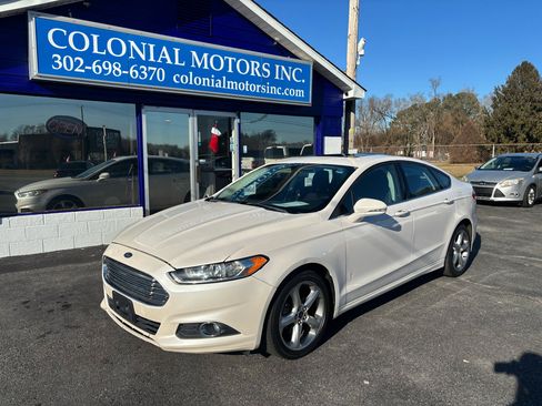 Used 2014 Ford Fusion SE image 2