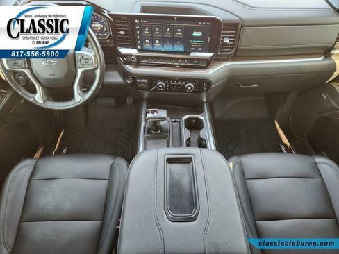 Used 2022 Chevrolet Silverado 1500 LT Trail Boss w/ Convenience Package II AWD/4WD image 2