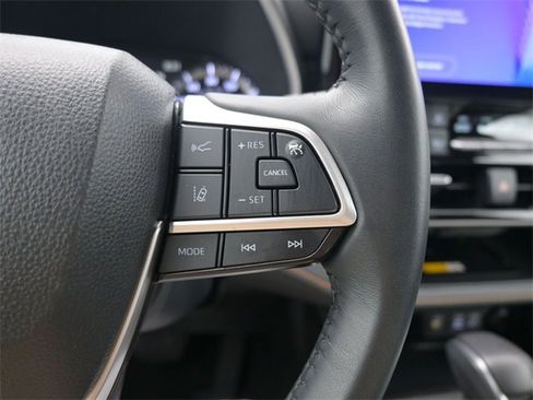 Used 2023 Toyota Highlander Bronze Edition image 22