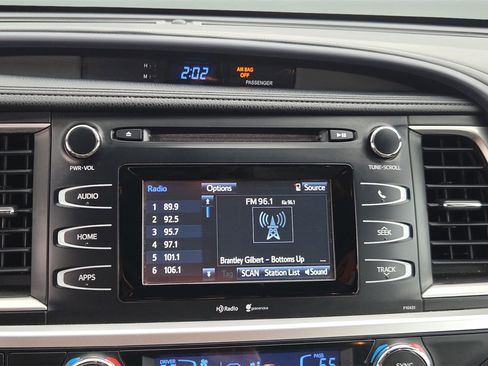 Used 2015 Toyota Highlander Plus image 10