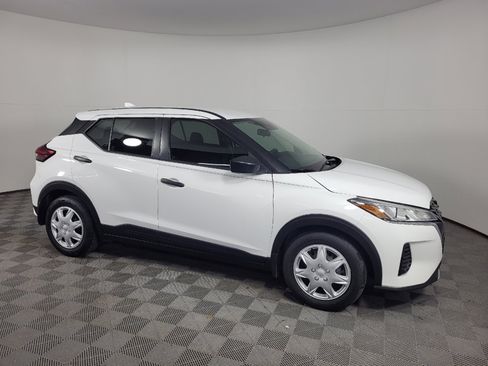 Used 2024 Nissan Kicks S FWD image 11