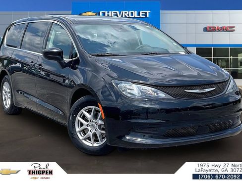 Used 2023 Chrysler Voyager LX FWD image 1