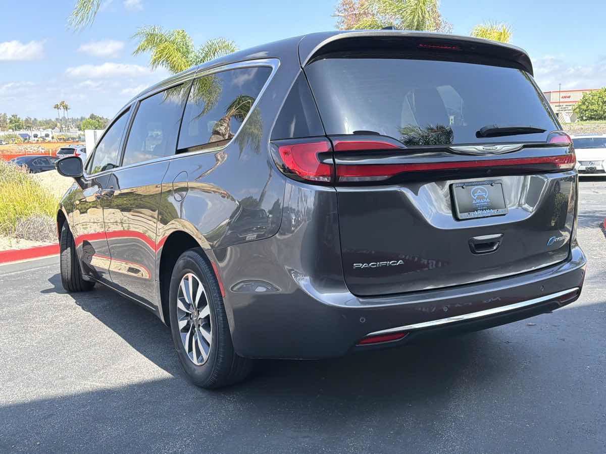Used 2023 Chrysler Pacifica Touring-L FWD image 11