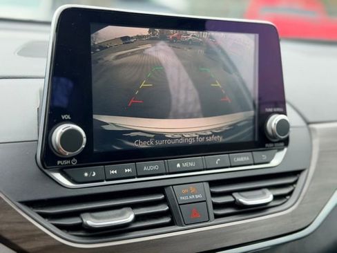 Used 2024 Nissan Altima 2.5 SV image 12