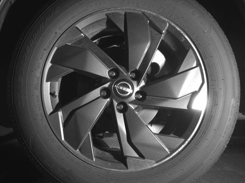 Used 2025 Nissan Rogue SV image 14