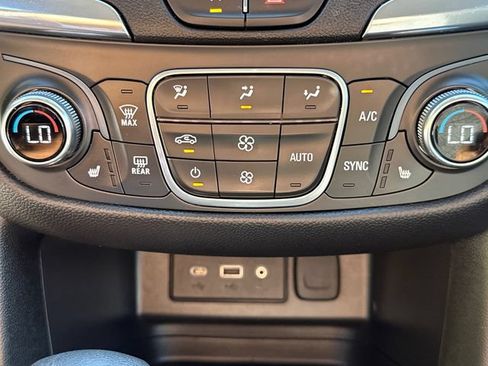 Used 2024 Chevrolet Equinox LT AWD/4WD image 32