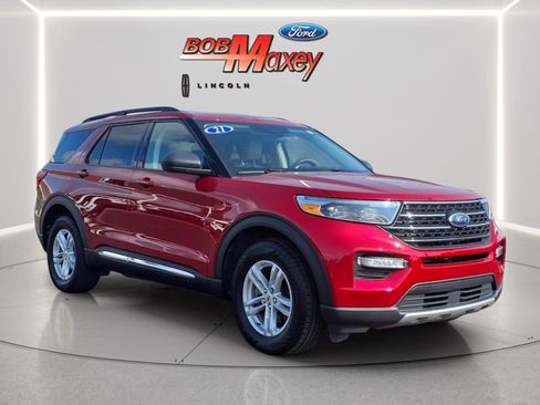 Used 2021 Ford Explorer XLT w/ Equipment Group 202A AWD/4WD image 3