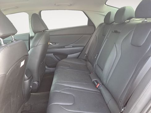 Used 2024 Hyundai Elantra Limited image 13