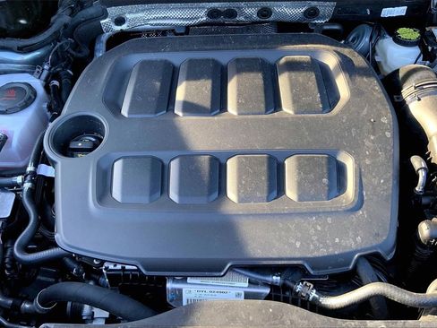 Certified 2025 Volkswagen Tiguan SE image 32