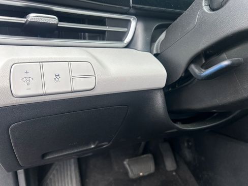 Used 2025 Hyundai Elantra Limited FWD image 14