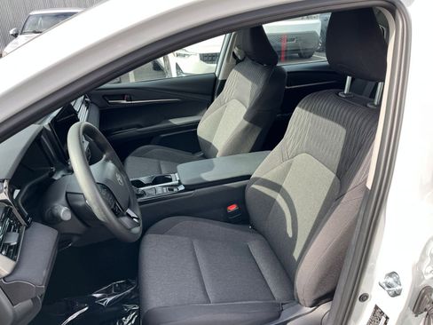 Used 2025 Toyota Camry LE image 35