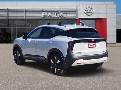 New 2025 Nissan Kicks SR w/ Illumination Package