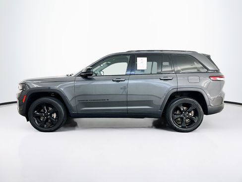 Used 2023 Jeep Grand Cherokee Altitude AWD/4WD image 4