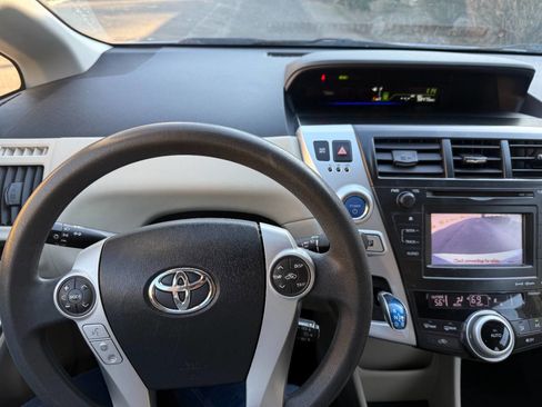 Used 2014 Toyota Prius V Two image 12