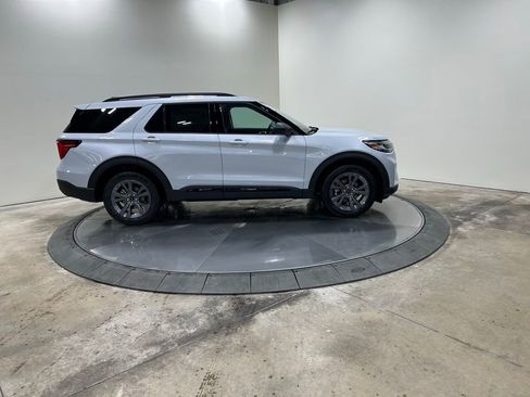 New 2026 Ford Explorer Active w/ Active Comfort Package image 4