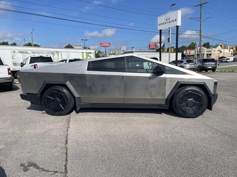 Used 2024 Tesla Cybertruck AWD Crew Cab image 2