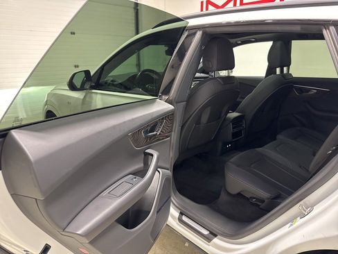 Used 2020 Audi Q8 Premium Plus w/ Premium Plus Package image 41