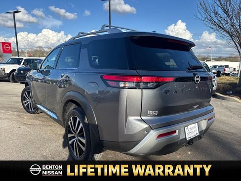 Used 2025 Nissan Pathfinder Platinum w/ Black Appearance Package image 7
