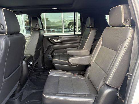Used 2023 GMC Yukon XL SLT w/ SLT Premium Package AWD/4WD image 41