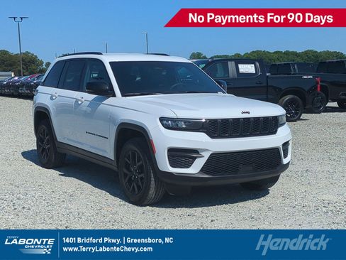 Used 2025 Jeep Grand Cherokee Altitude AWD/4WD image 1