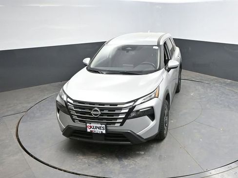 Used 2025 Nissan Rogue SV AWD/4WD image 37